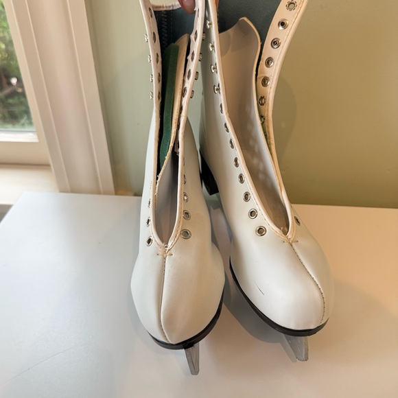 Women's White Ice Skates size 8 - Picture 2 of 5